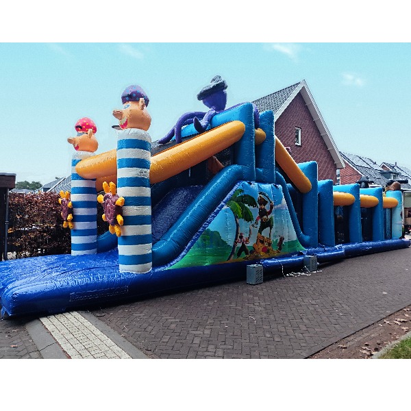 Piraat stormbaan zijkant Piraat stormbaan huren